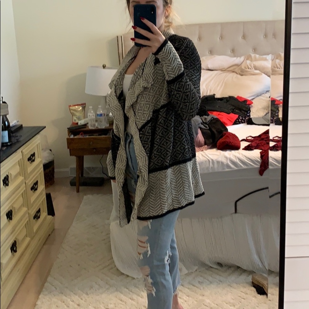 Cardigan - Picture 2 of 7